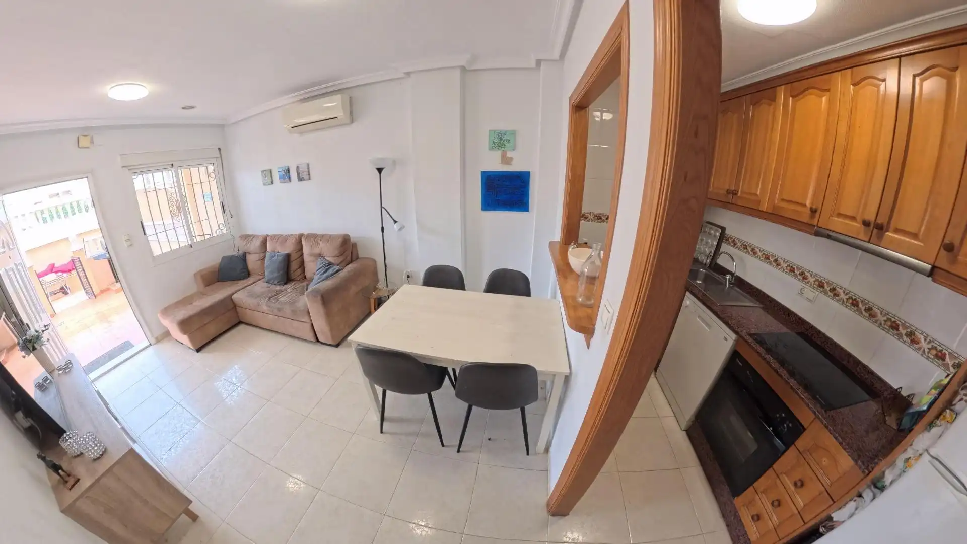 Sala d'estar de Planta baixa en venda en Torrevieja amb Aire condicionat, Terrassa i Moblat