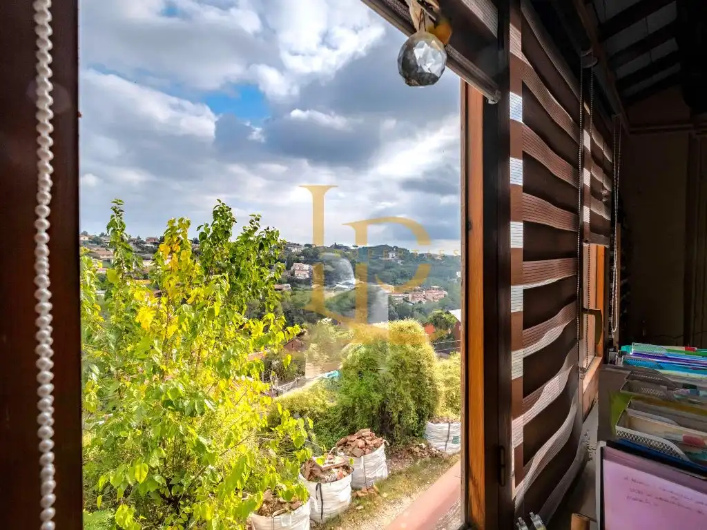 Vista exterior de Finca rústica en venda en Rubí amb Calefacció, Jardí privat i Parquet