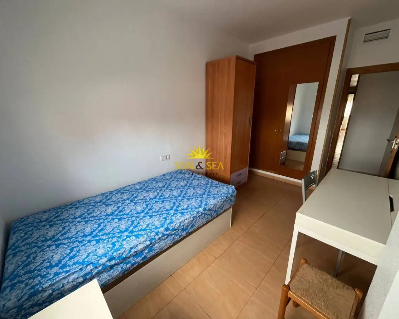 Habitación de Apartamento de alquiler en Alcantarilla con Aire acondicionado, Amueblado y Lavadora