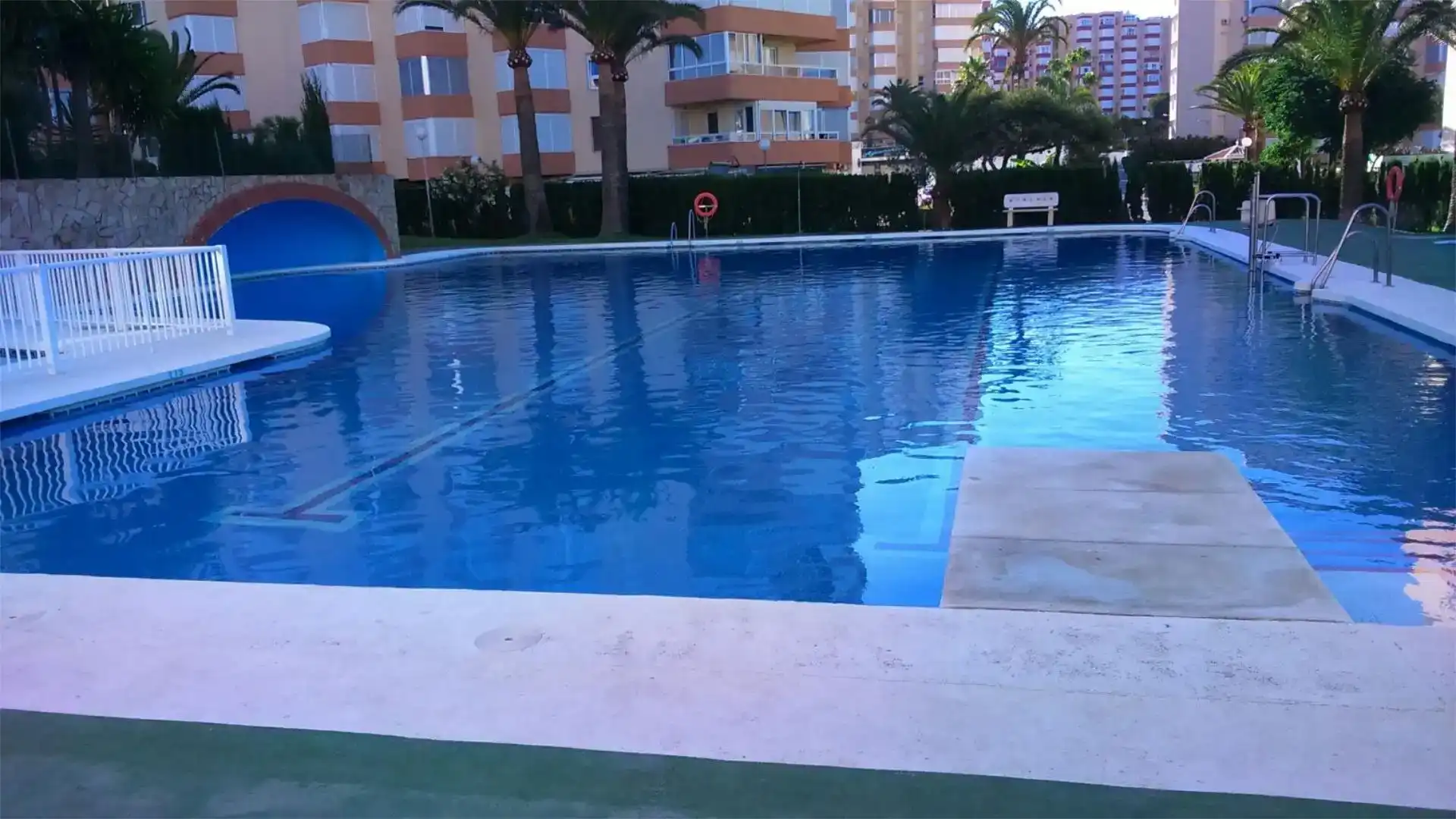 Schwimmbecken von Wohnungen zum Verkauf in Torrox