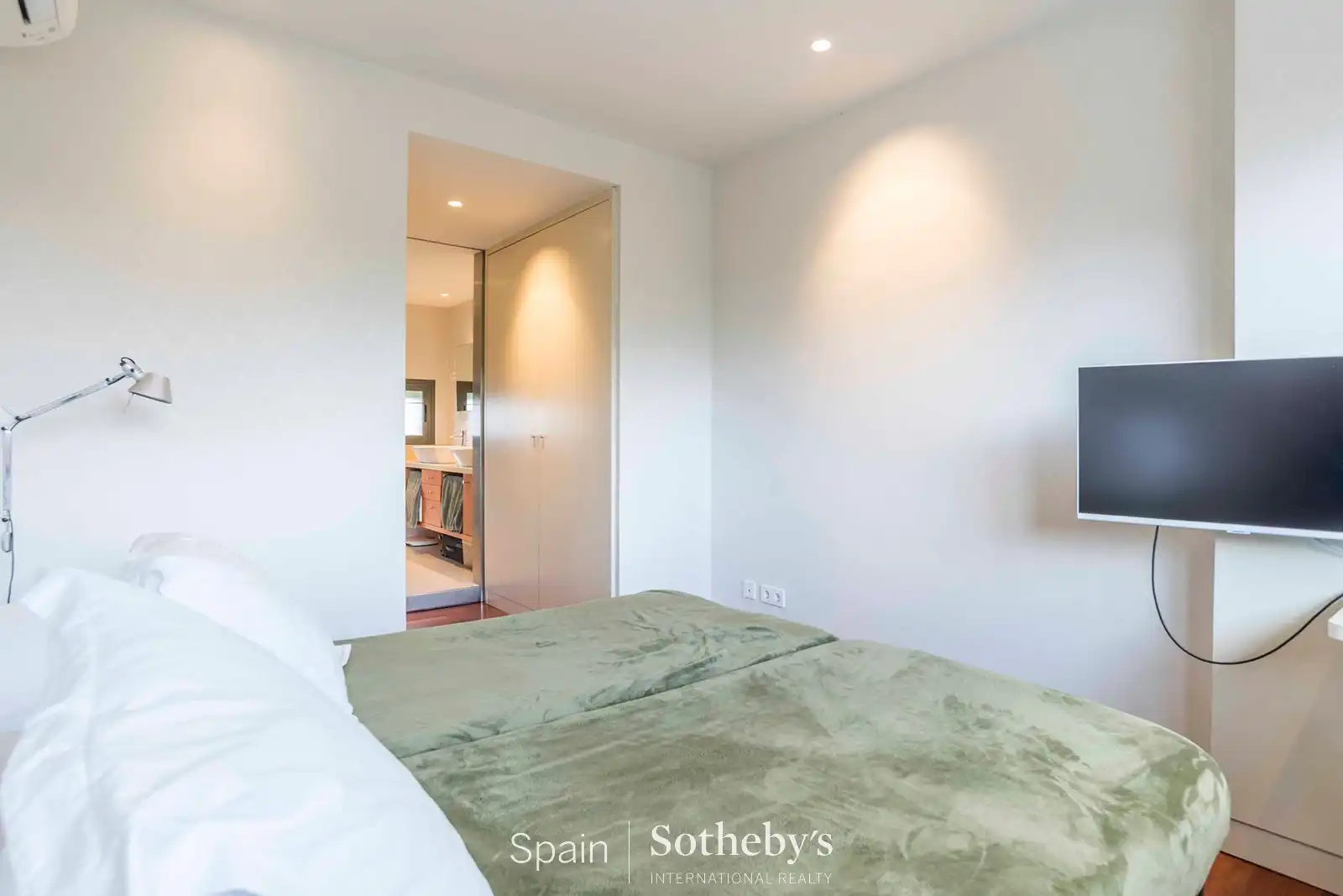 Dormitori de Apartament en venda en La Moraleja amb Aire condicionat, Calefacció i Terrassa