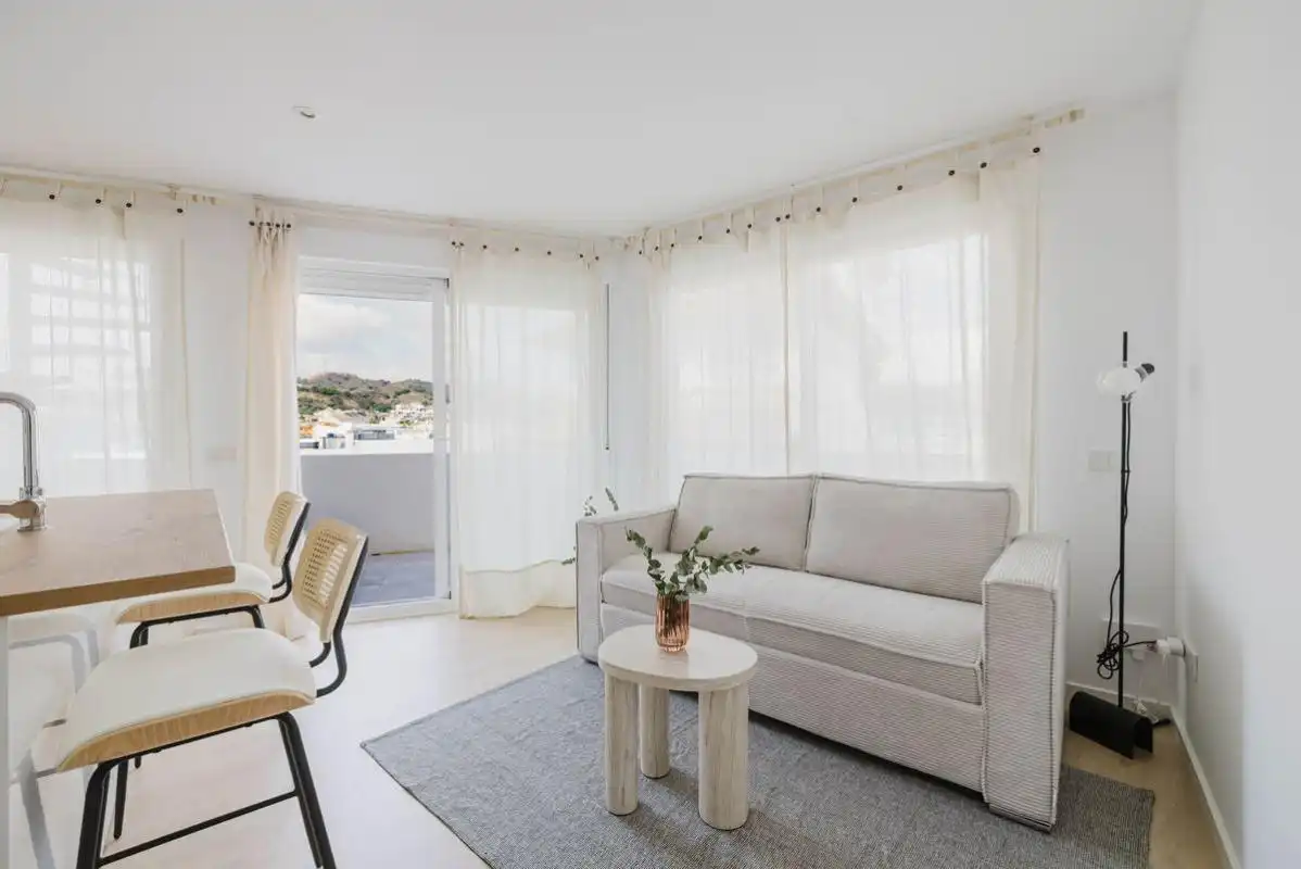 Wohnzimmer von Dachboden zum Verkauf in Rincón de la Victoria mit Klimaanlage, Heizung und Terrasse