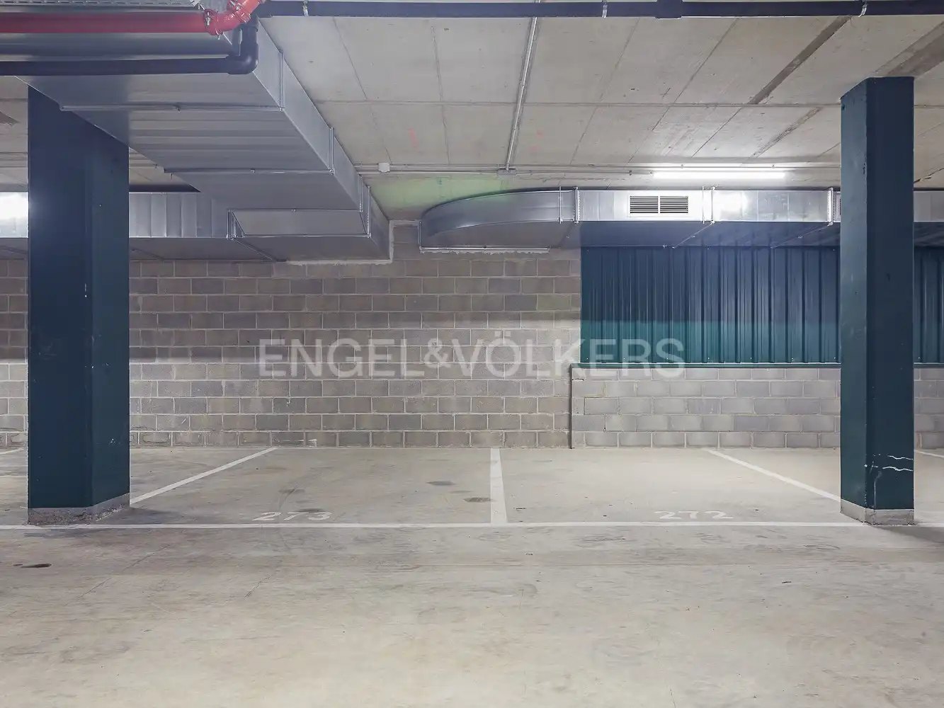 Parking of Flat for rent in Esplugues de Llobregat  with Air Conditioner, Heating and Parquet flooring