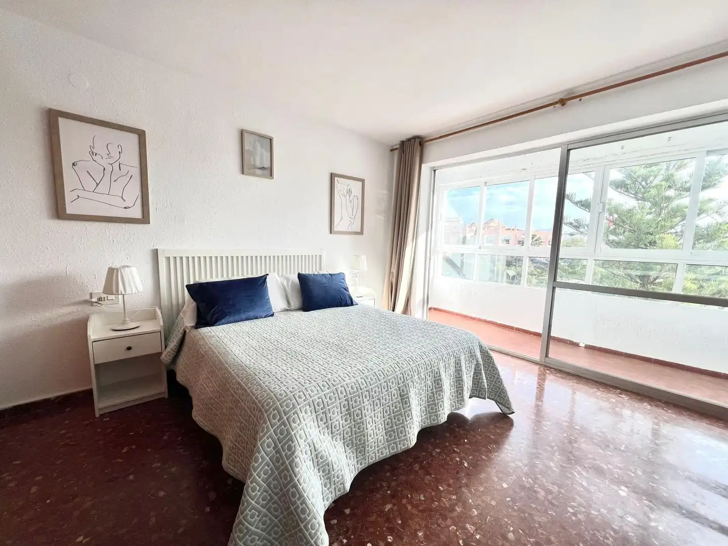 Dormitori de Apartament de lloguer en Mijas amb Jardí privat
