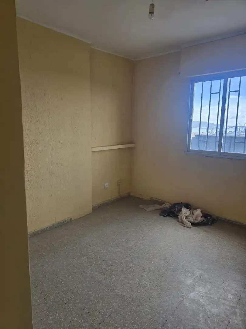 Schlafzimmer von Dachboden zum Verkauf in Algeciras