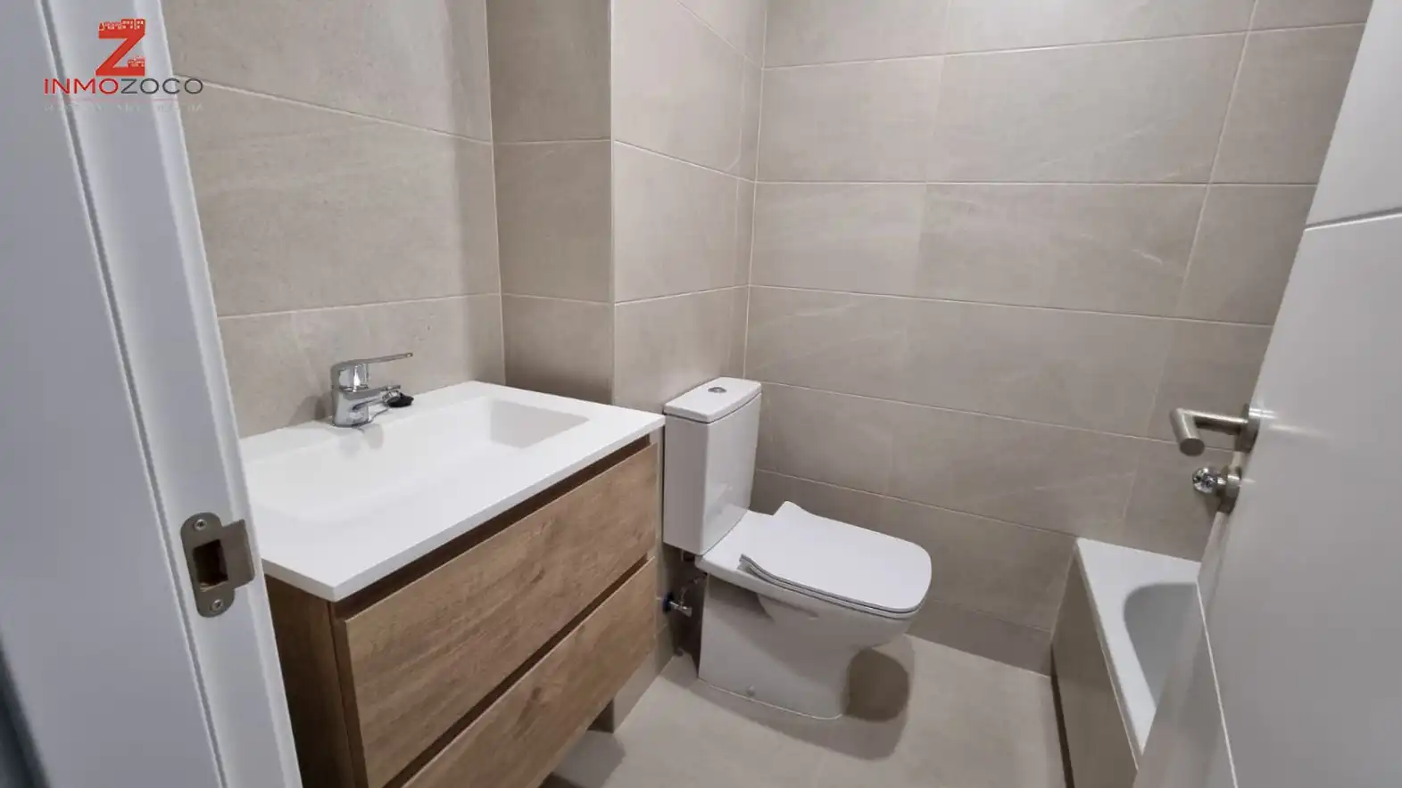 Baño de Casa adosada en venta en Las Rozas de Madrid con Calefacción, Jardín privado y Terraza