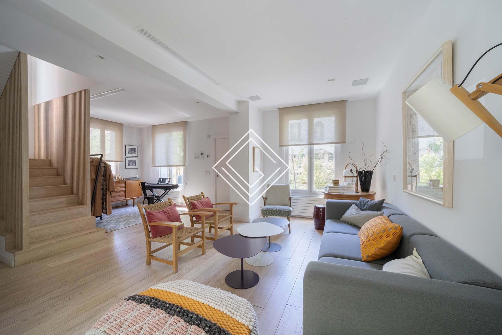 Living room of House or chalet for sale in  Madrid Capital  with Air Conditioner, Heating and Terrace