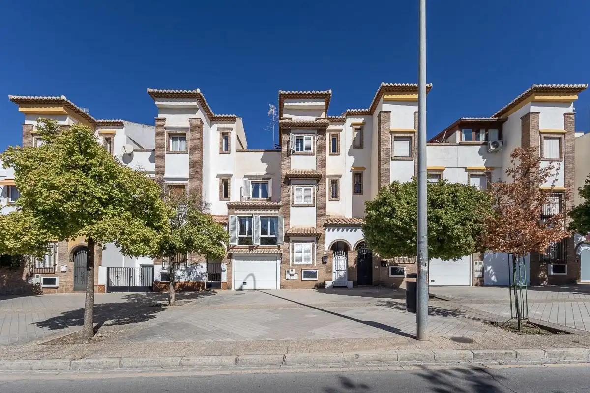 Vista exterior de Casa adosada en venta en Genil