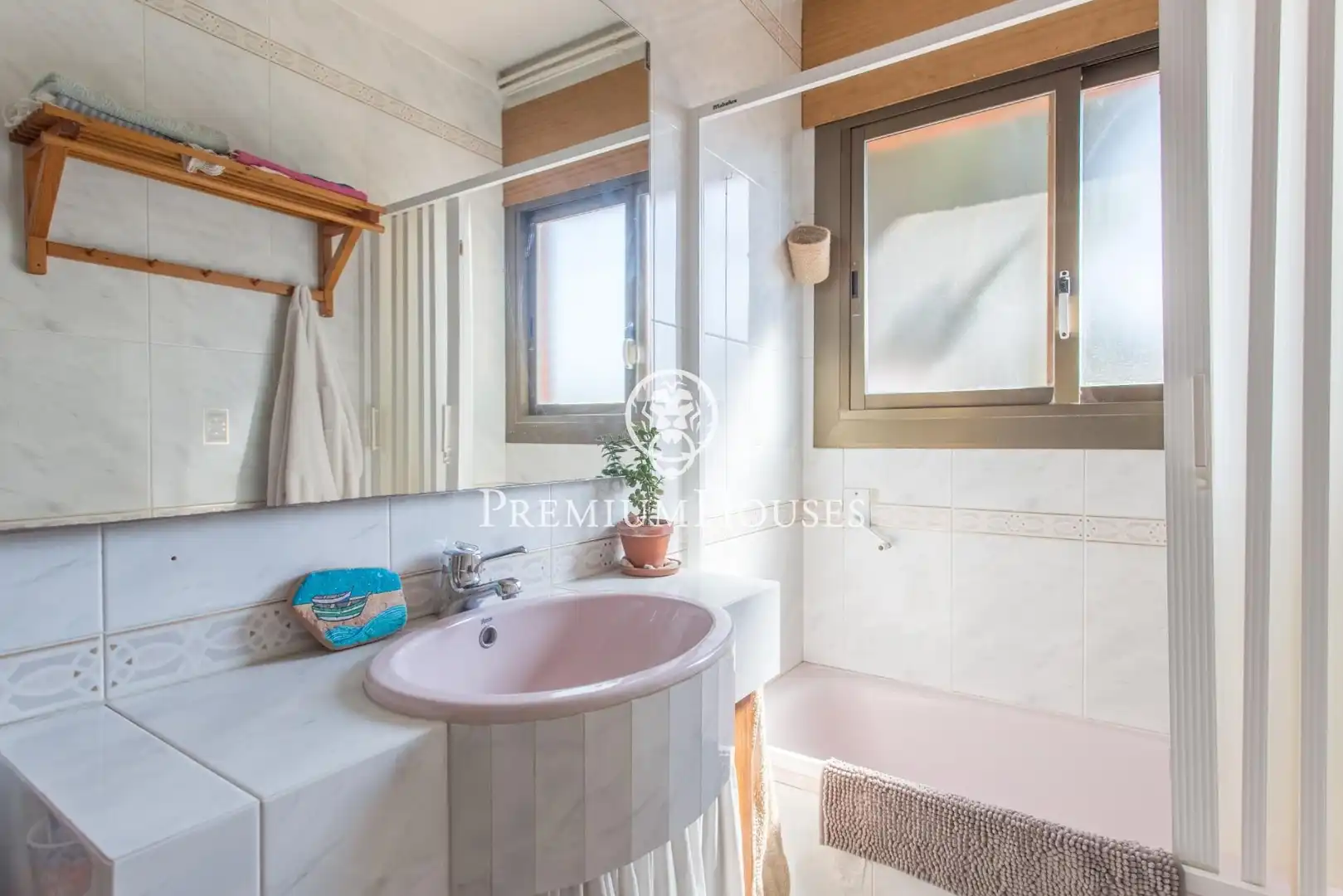 Bany de Casa o xalet en venda en Arenys de Mar amb Calefacció, Jardí privat i Terrassa