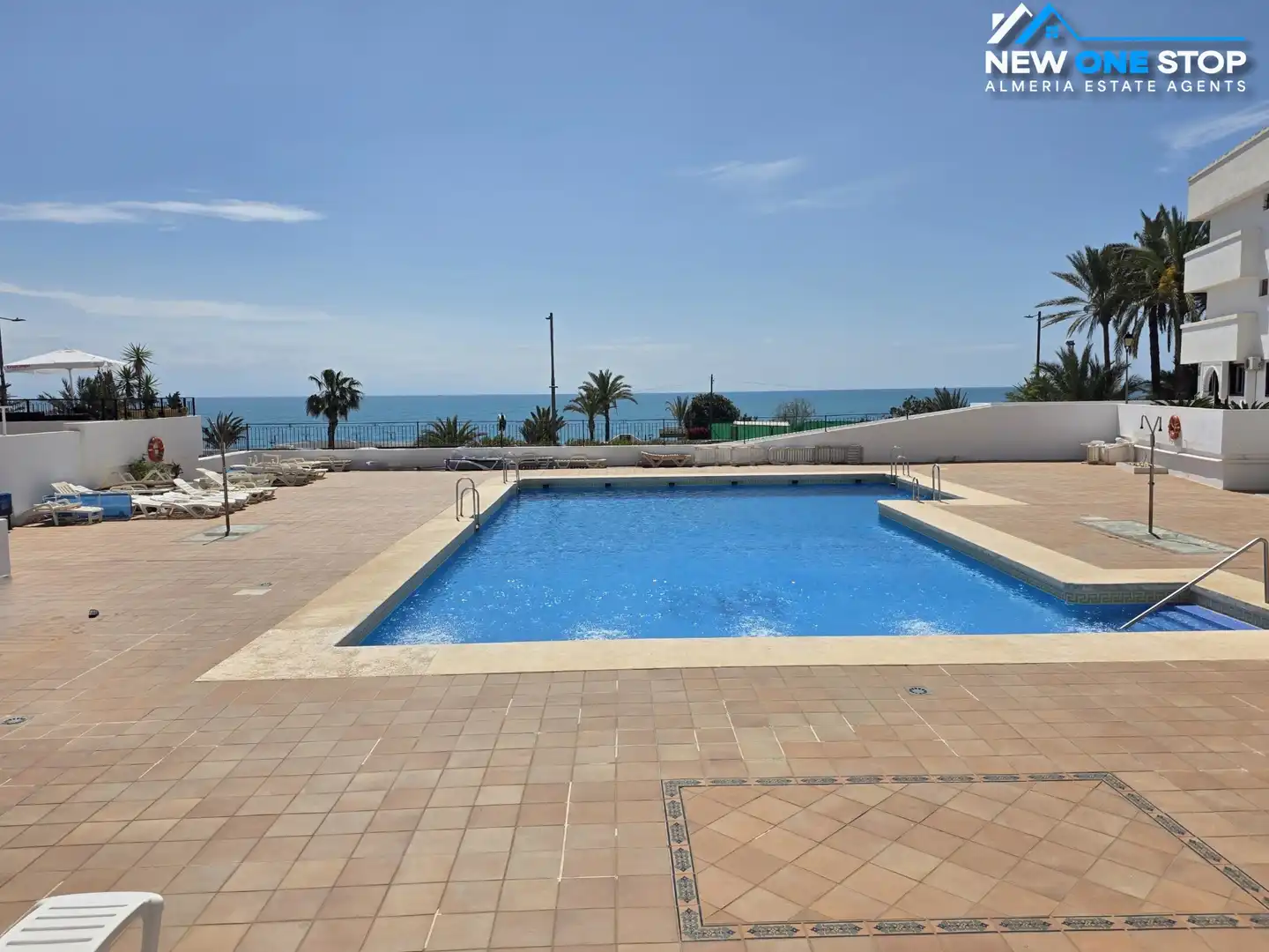 Piscina de Piso en venta en Mojácar con Horno, Lavadora y Microondas