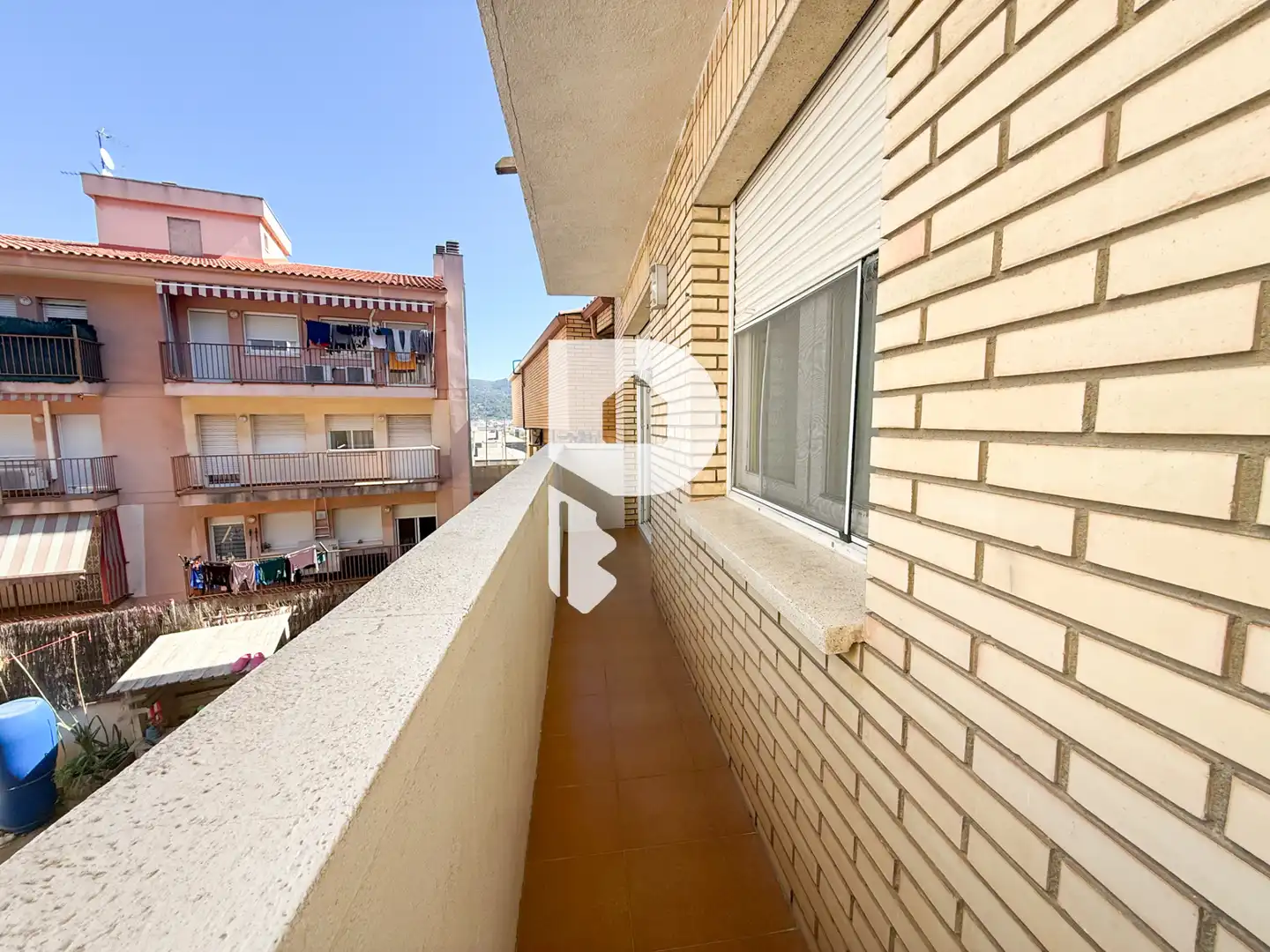 Terrasse von Wohnung zum Verkauf in Sant Vicenç Dels Horts mit Heizung, Abstellraum und Fernseher