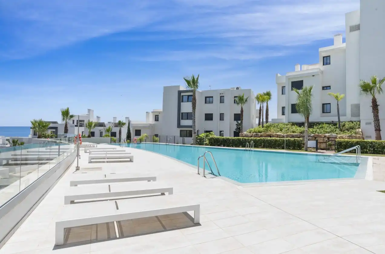 Exterior view of Ground floor for sale in Estepona  with Air Conditioner, Heating and Private garden