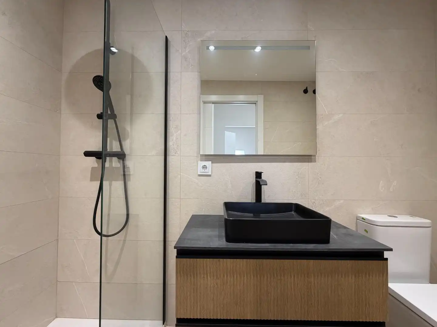 Baño de Piso en venta en Sabadell con Calefacción y Balcón