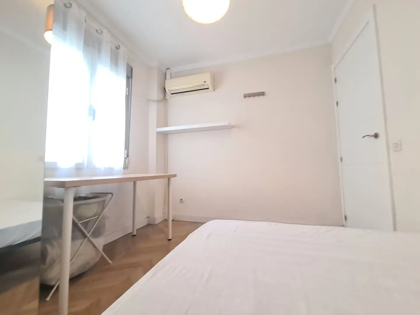 Bedroom of Flat for sale in Sevilla  with Air Conditioner, Storage room and Balcony