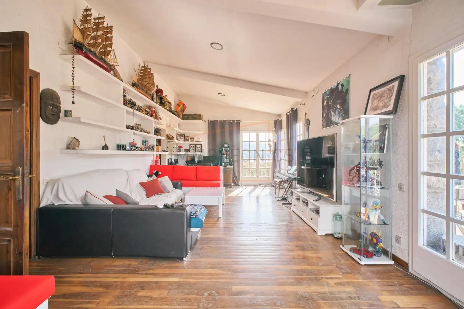 Sala d'estar de Finca rústica en venda en Madrid amb Jardí privat