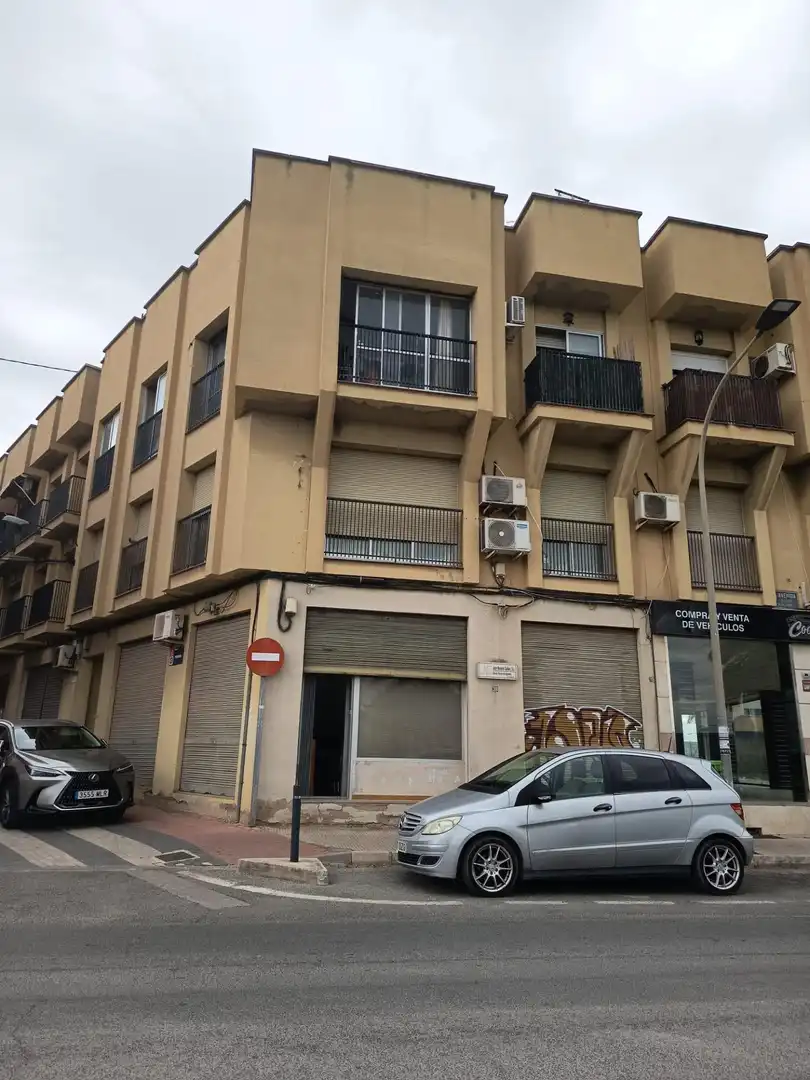 Vista exterior de Local en venda en Murcia amb Aire condicionat