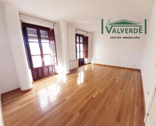 Living room of Flat to rent in  Granada Capital  with Heating, Washing machine and Balcony