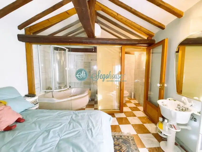 Bathroom of Flat for sale in Segovia  with Heating