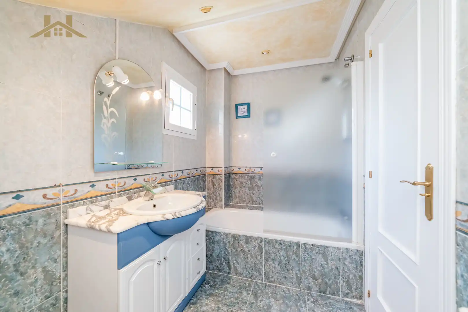 Badezimmer von Einfamilien-Reihenhaus zum Verkauf in Seseña mit Klimaanlage, Heizung und Privatgarten