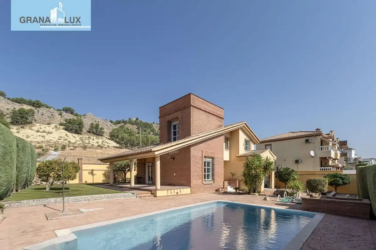 Villa mit Pool zum Verkauf in Calle Olivo