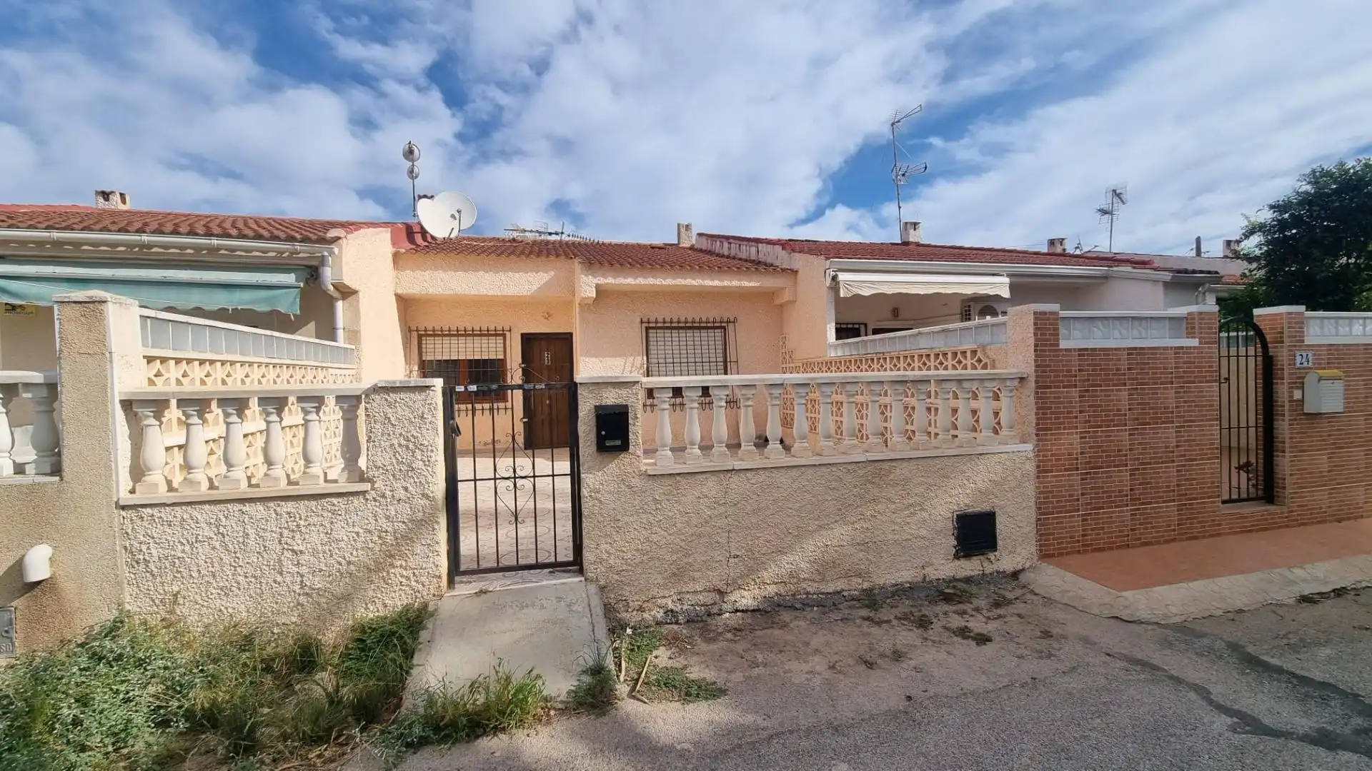 Bungalow en venta en Zona Carrefour - Urbanizaciones, imagen 2