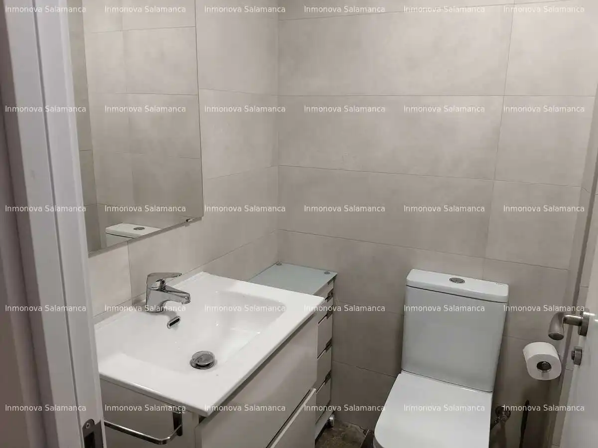 Badezimmer von Wohnung zur Miete in Salamanca mit Heizung, Terrasse und Möbliert