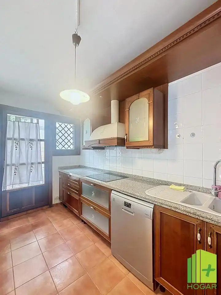 Cocina de Casa adosada en venta en Jaén con Aire acondicionado, Jardín privado y Terraza