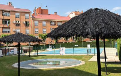 Piscina de Pis en venda en Leganés amb Calefacció, Jardí privat i Piscina comunitària