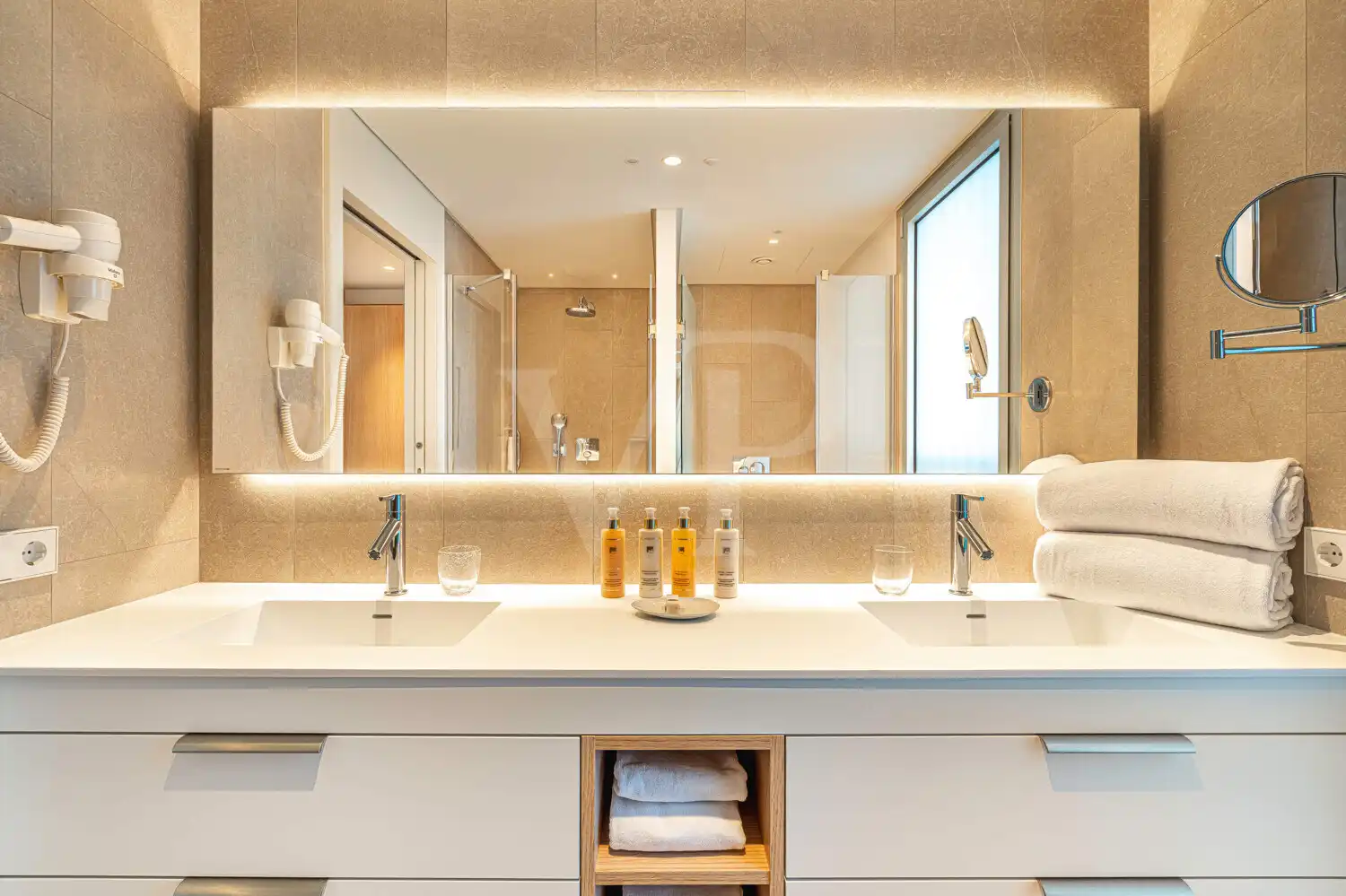 Badezimmer von Dachboden zum Verkauf in Guía de Isora mit Klimaanlage, Terrasse und Balkon