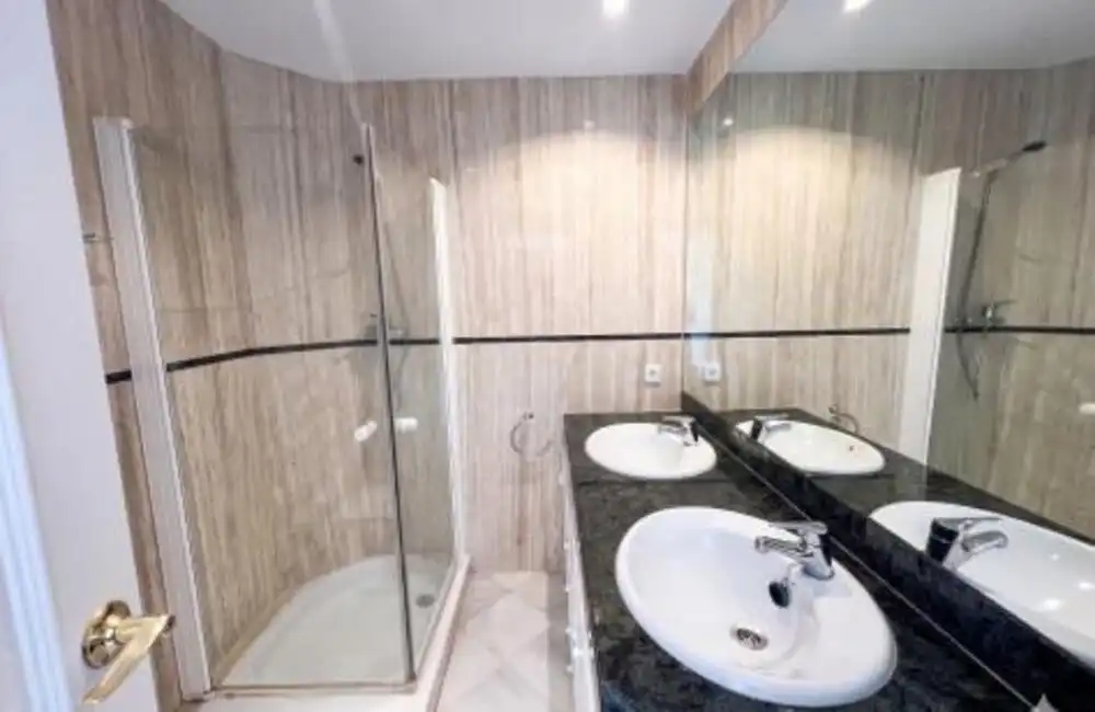 Bany de Apartament de lloguer en Marbella amb Aire condicionat, Terrassa i Moblat