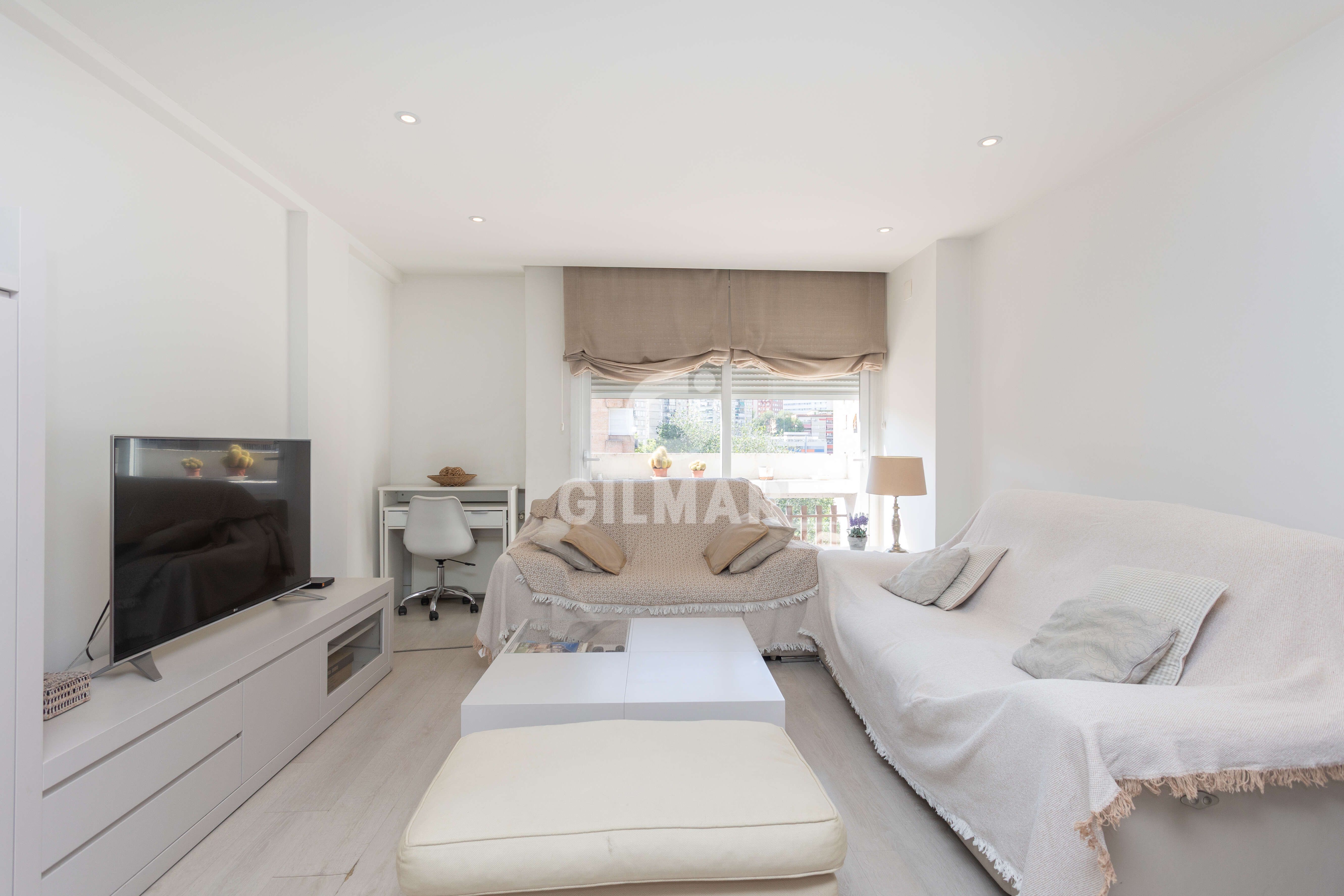 Living room of Flat for sale in  Madrid Capital  with Heating, Storage room and Balcony