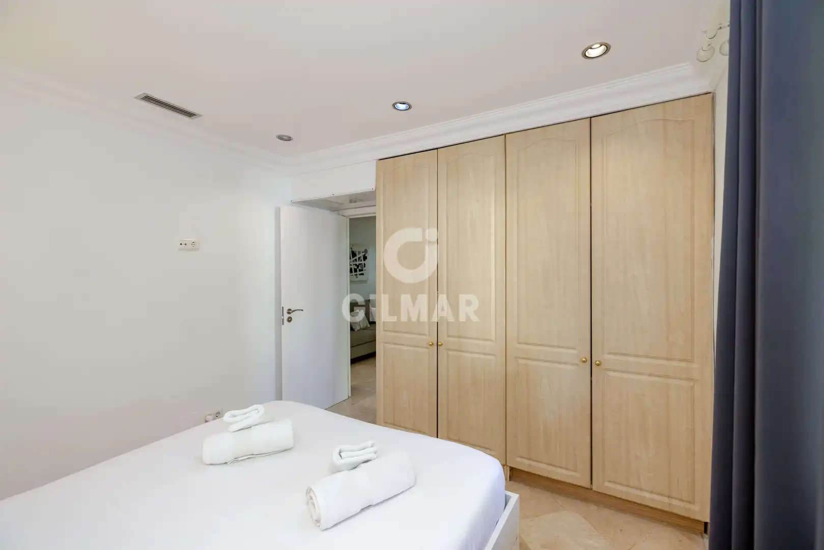 Dormitori de Apartament en venda en Marbella amb Calefacció, Jardí privat i Piscina