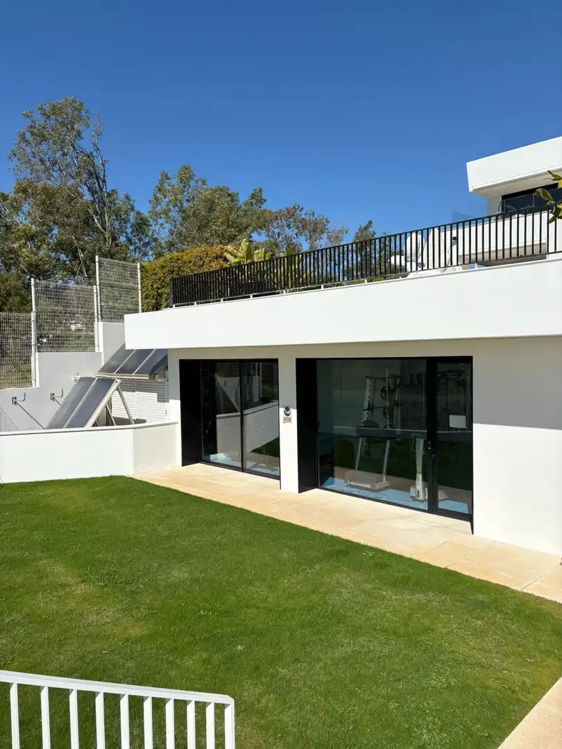 Exterior view of Ground floor for rent in Marbella  with Air Conditioner, Heating and Terrace