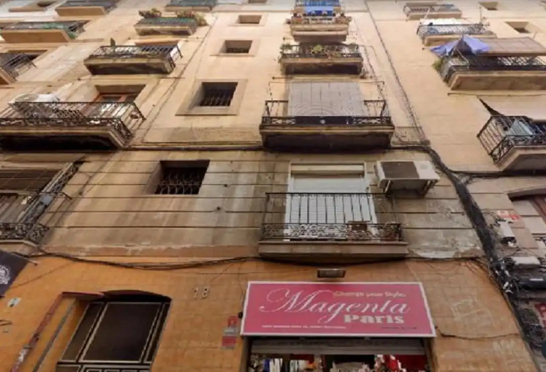 Vista exterior de Piso en venta en Barcelona con Balcón