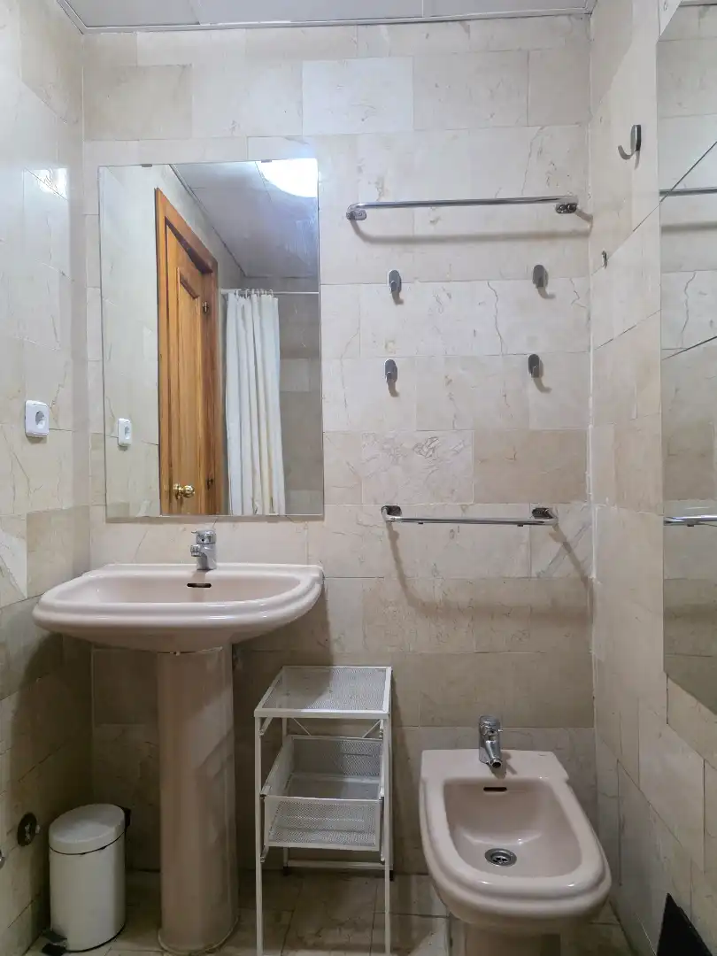 Badezimmer von Wohnung zum Verkauf in Madrid mit Klimaanlage, Heizung und Parkett