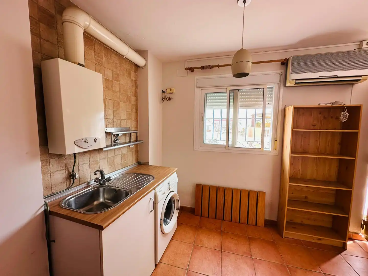Cuina de Casa adosada en venda en Málaga amb Terrassa i Alarma