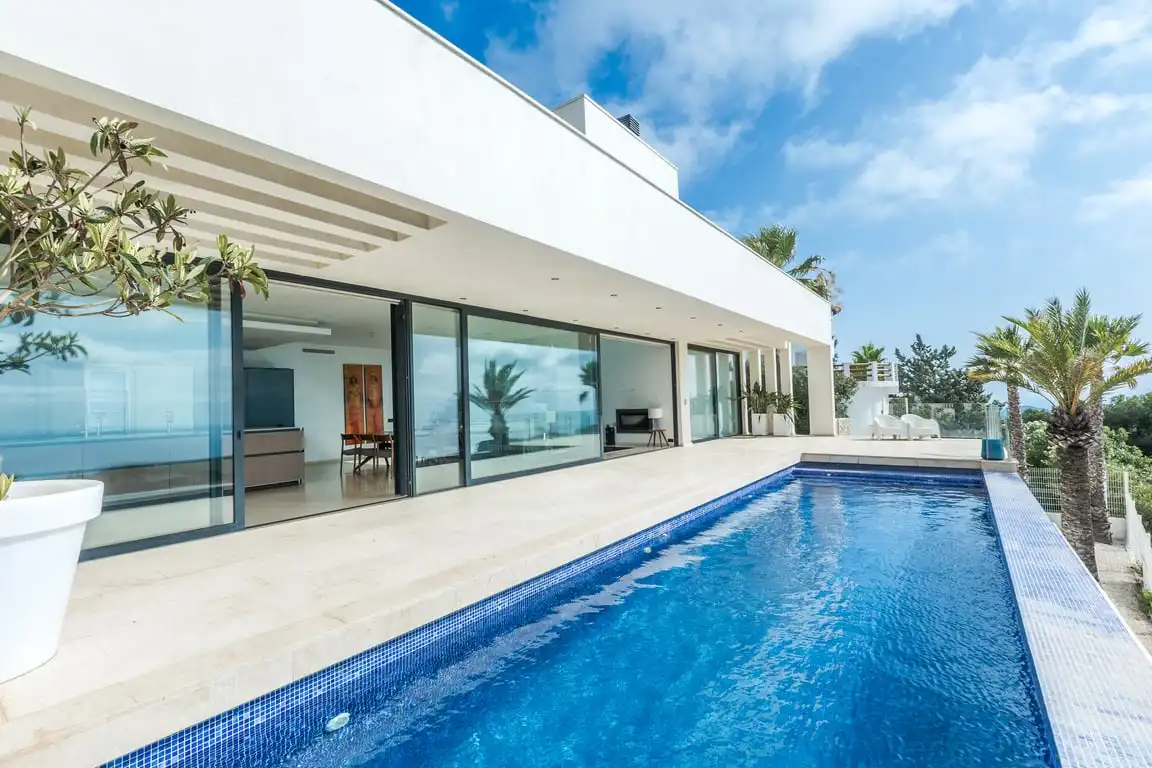 Casa amb piscina en venda a Calle De Las Begonias 15, imagen 4