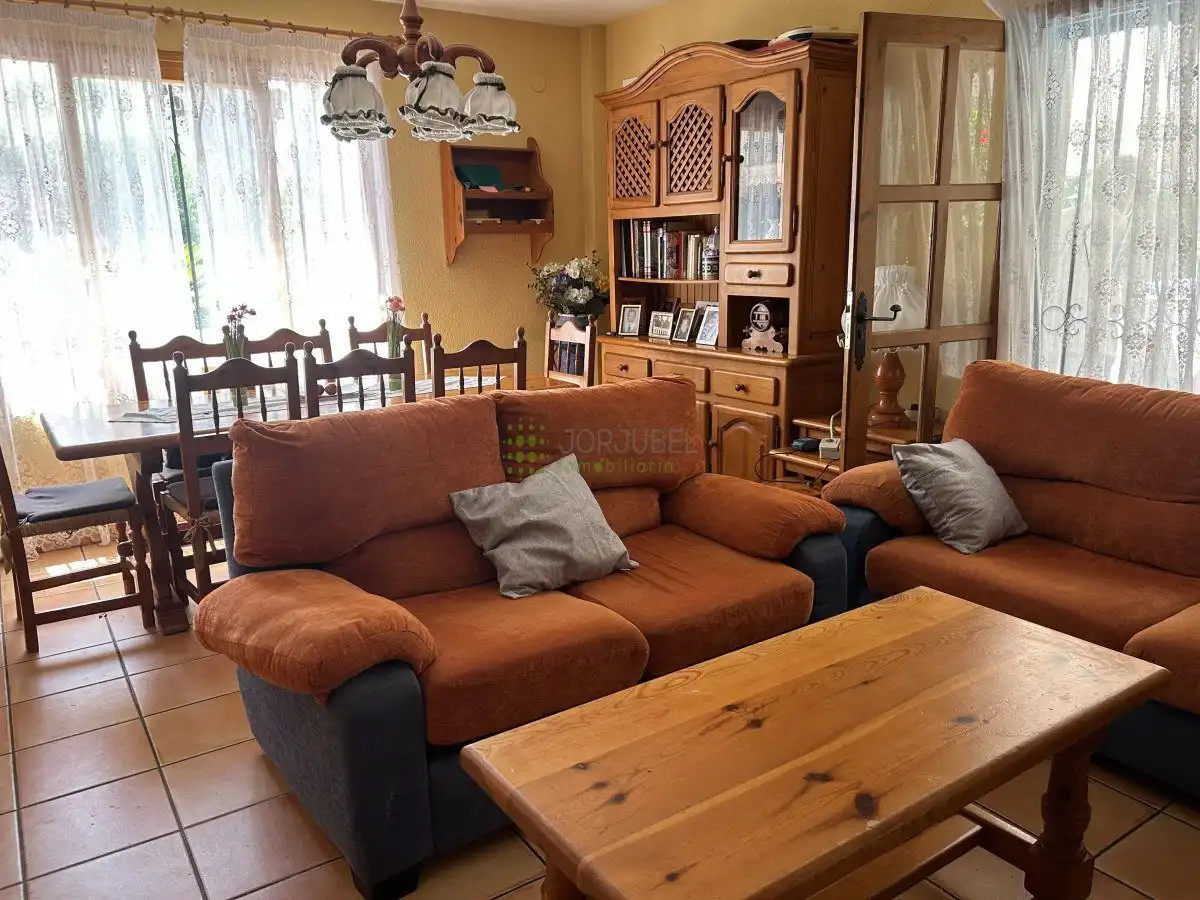 Sala d'estar de Casa o xalet en venda en Benicasim / Benicàssim amb Terrassa i Piscina