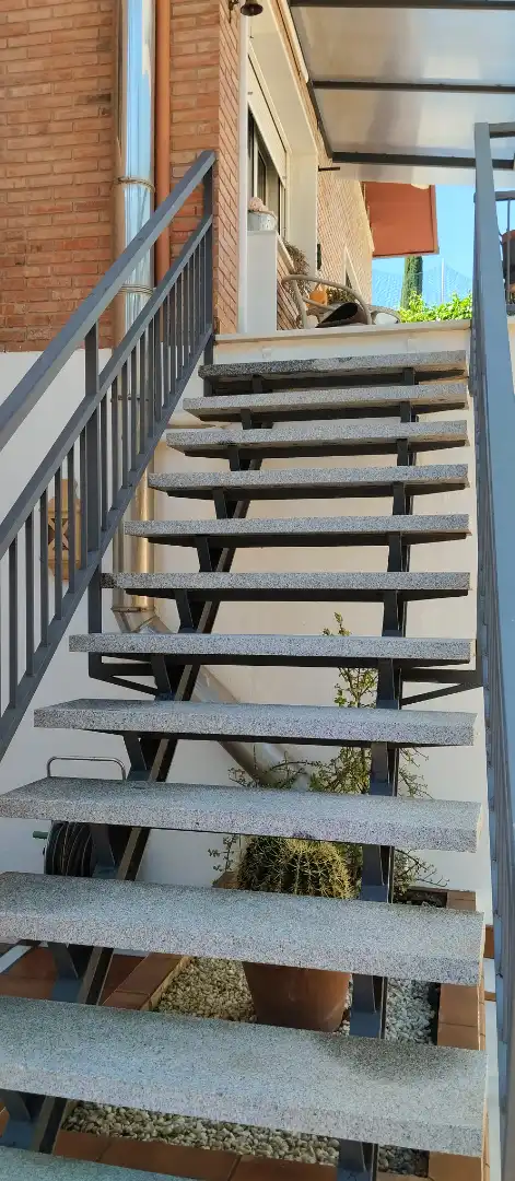 Außenansicht von Haus oder Chalet zum Verkauf in Córdoba mit Klimaanlage, Heizung und Privatgarten