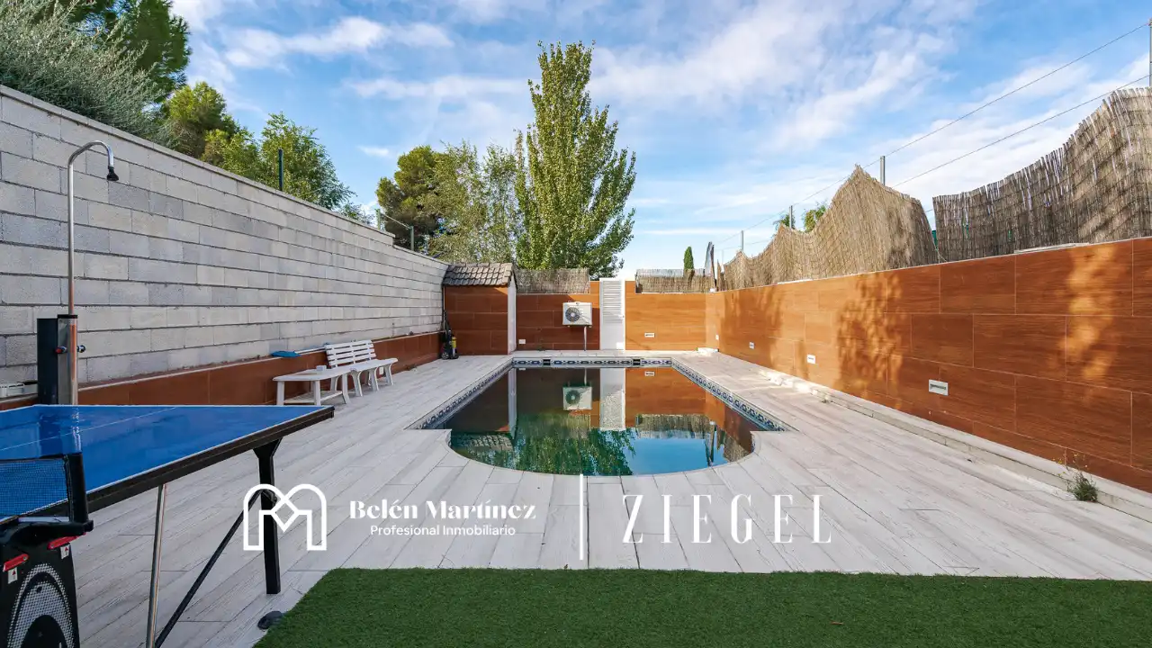 Piscina de Casa o chalet en venta en Urbanizaciones