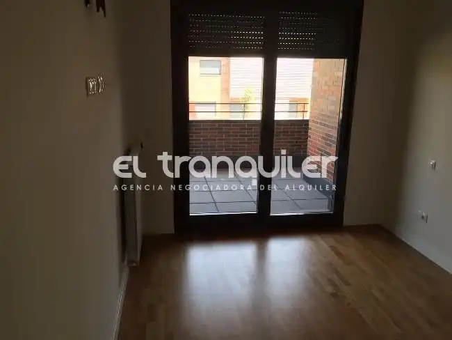 Piso de alquiler en Calle Avenida Victimas del Terrorismo, Valenoso