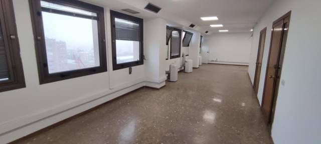 Oficina en Alquiler en Avenida Blas Infante en El Tardón - El Carmen