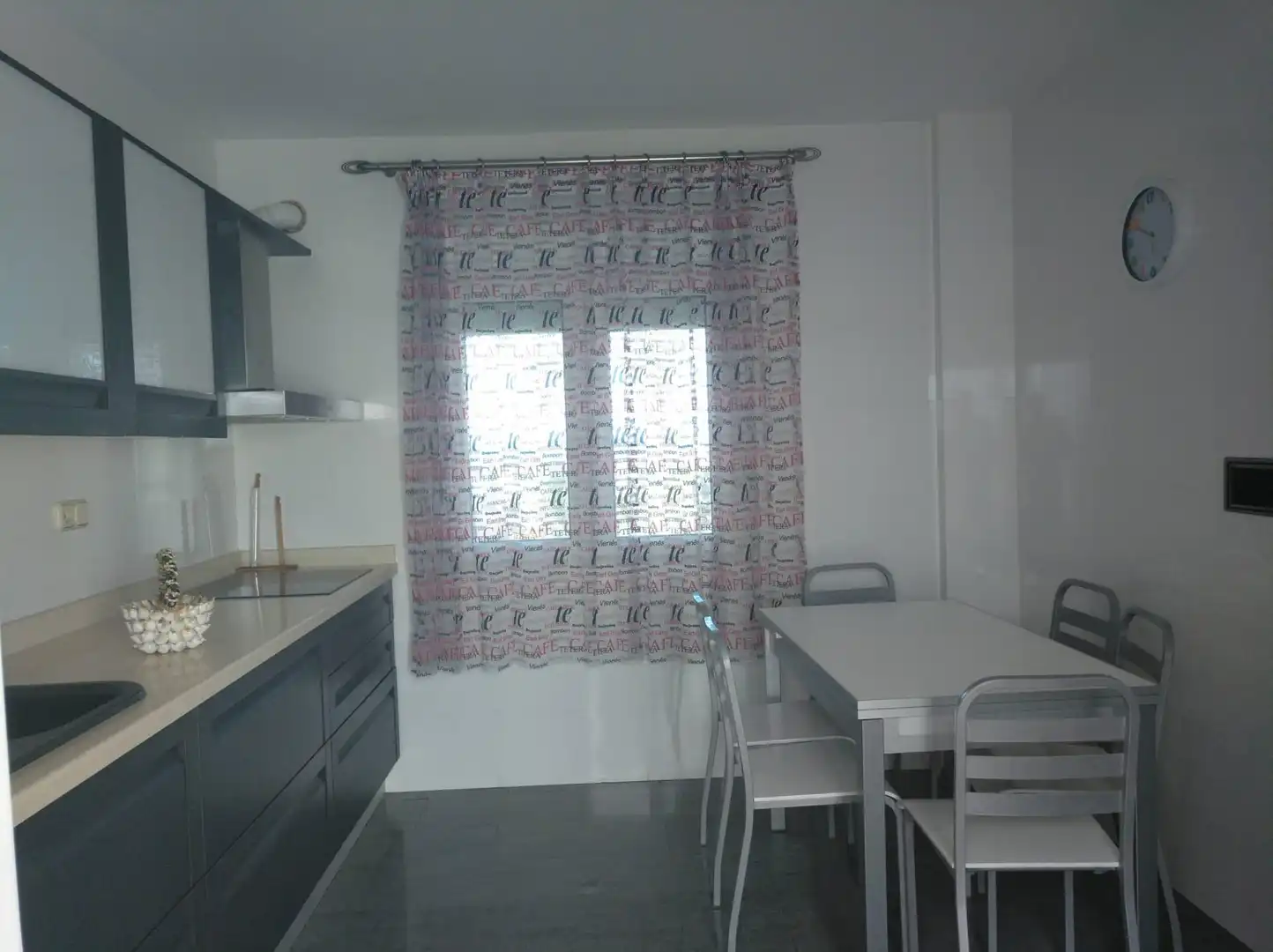Cuina de Casa adosada de lloguer en Almería amb Aire condicionat, Calefacció i Jardí privat