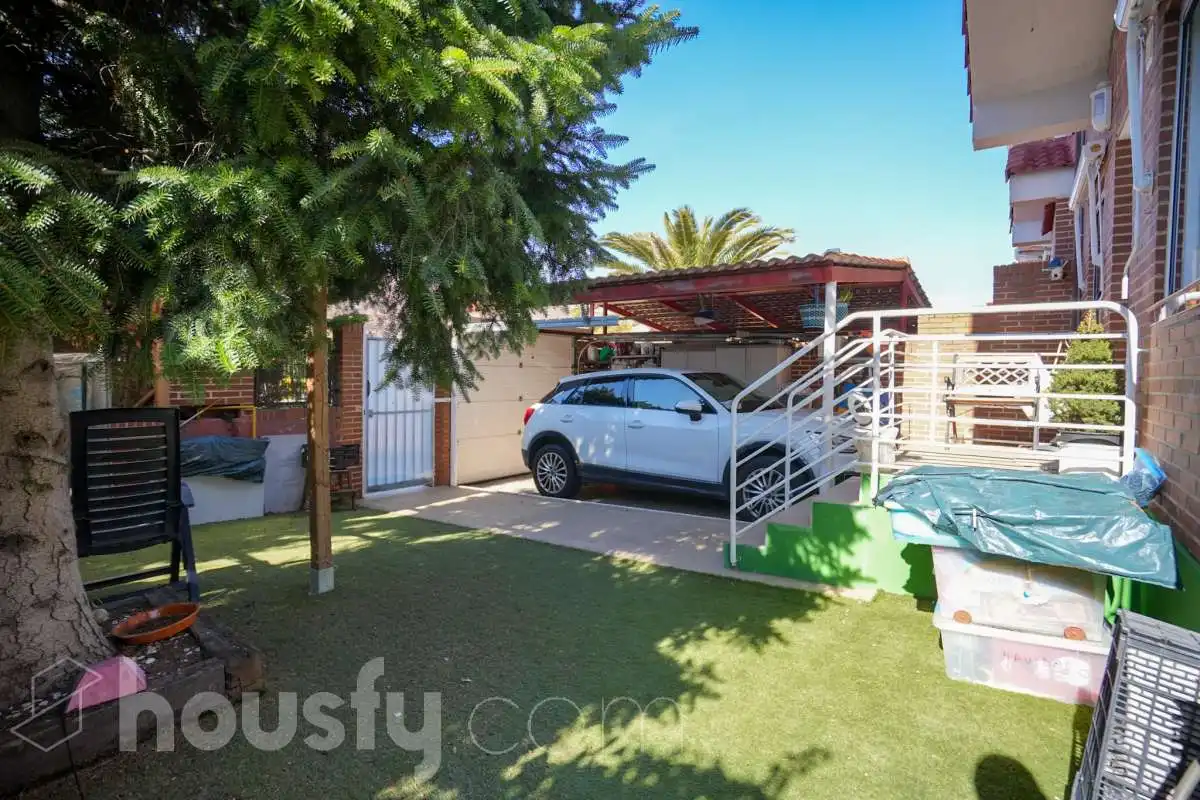 Vista exterior de Casa o chalet en venta en Rivas-Vaciamadrid con Aire acondicionado, Calefacción y Jardín privado