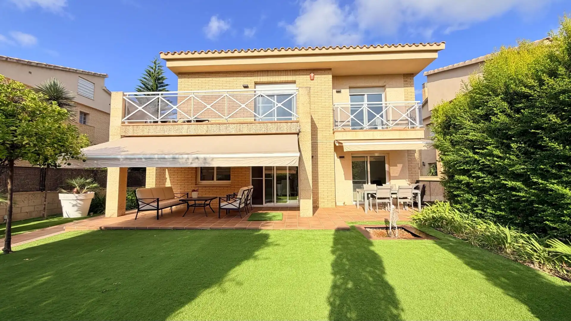 Villa con piscina in vendita a Carrer JOAQUIM MIR
