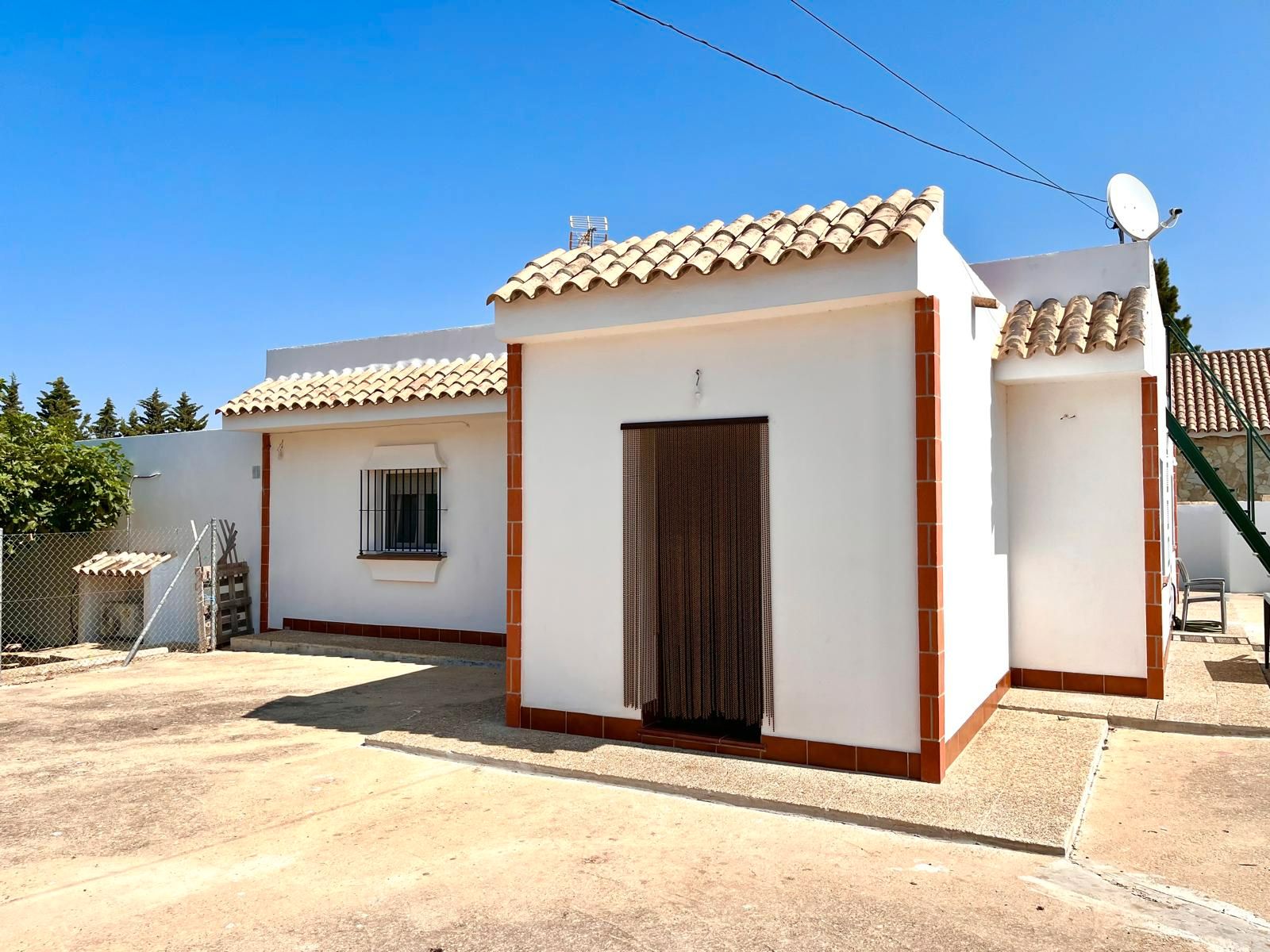 Exterior view of House or chalet for sale in Chiclana de la Frontera  with Private garden and Terrace