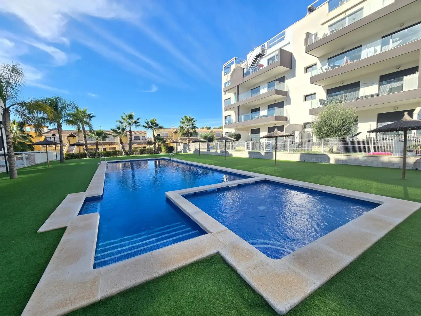 Piscina de Apartament en venda en Orihuela amb Jardí privat, Terrassa i Traster