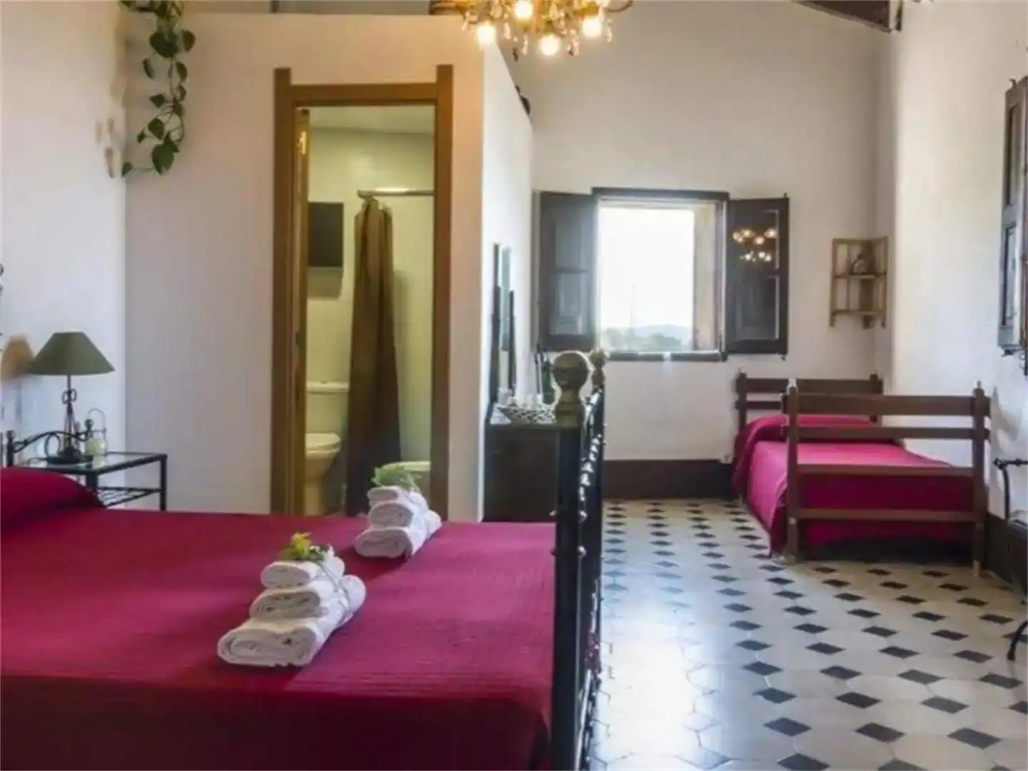 Dormitori de Finca rústica en venda en Tordera amb Jardí privat, Traster i Moblat