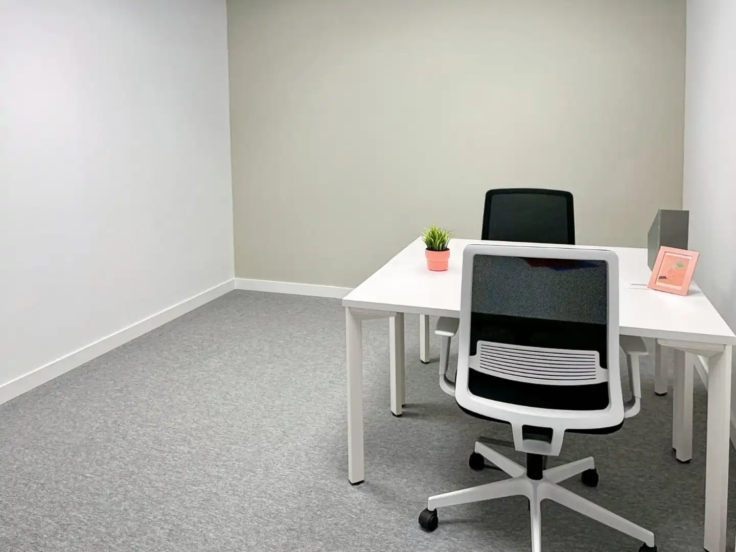 Office for rent in Santander  with Air Conditioner, Heating and Furnished