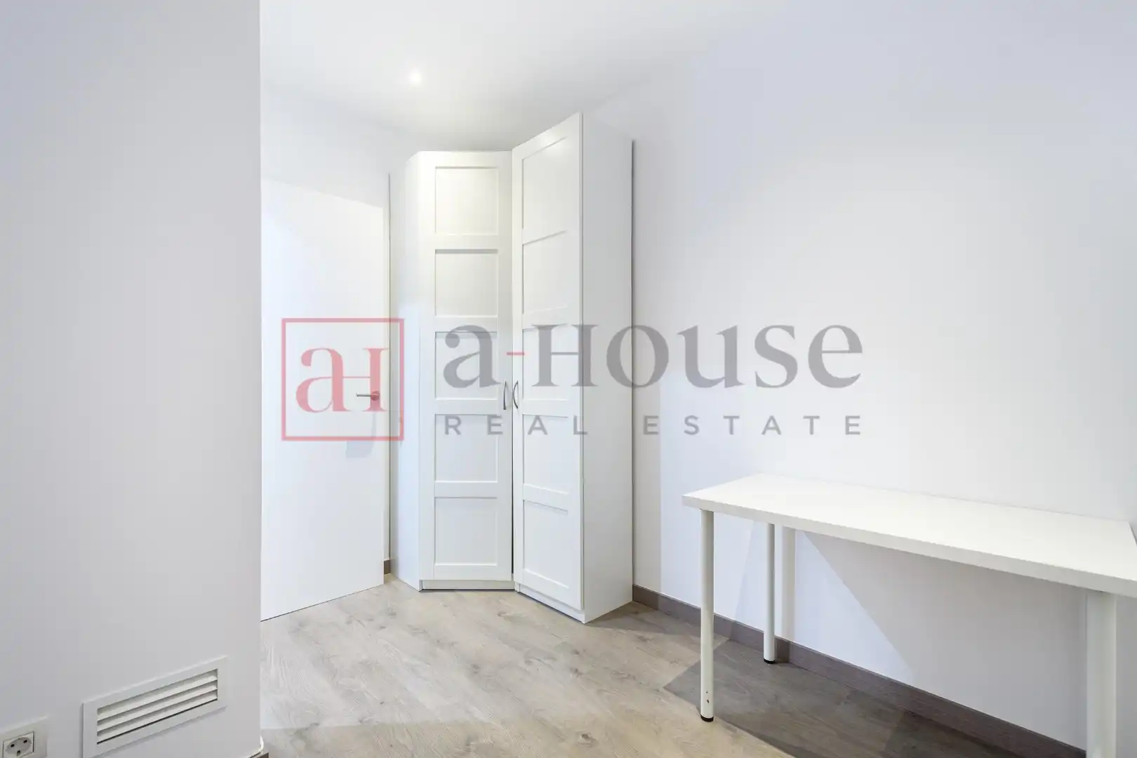 Bedroom of Flat for sale in Barcelona  with Air Conditioner, Heating and Parquet flooring
